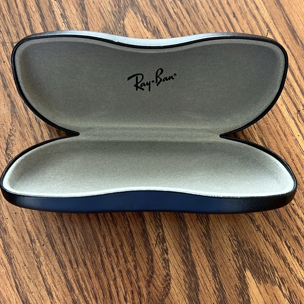 Ray Ban glasses case with box - Picture 2 of 6